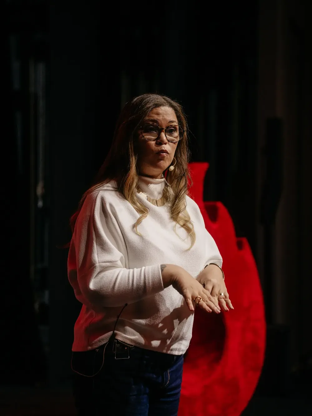 Isabele Moreira palestrando